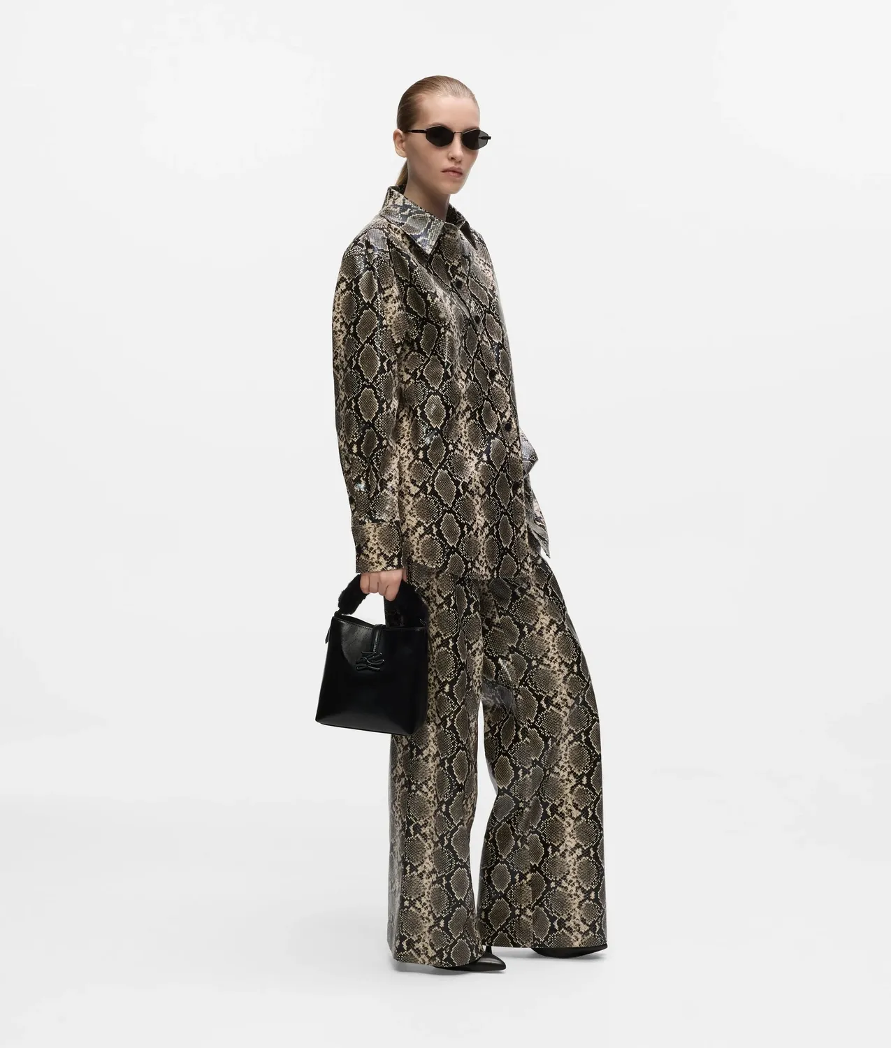 Karl Lagerfeld K/Autograph Drop Bucket Bag Klein Glanzleder