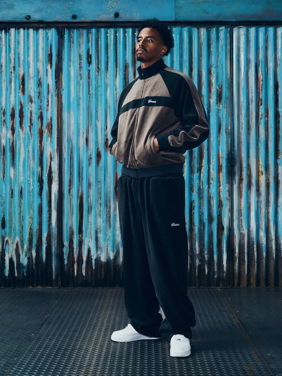 Corteiz Pista Velour Track Pant Jogginghose Schwarz Velours