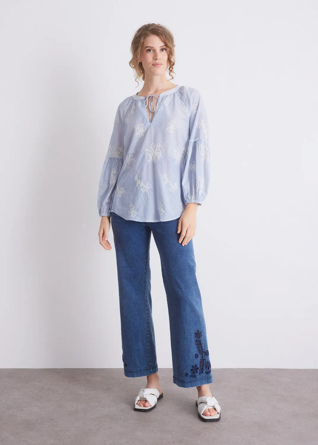 Senatex Stickerei Bluse Ocean Flower Bindeausschnitt