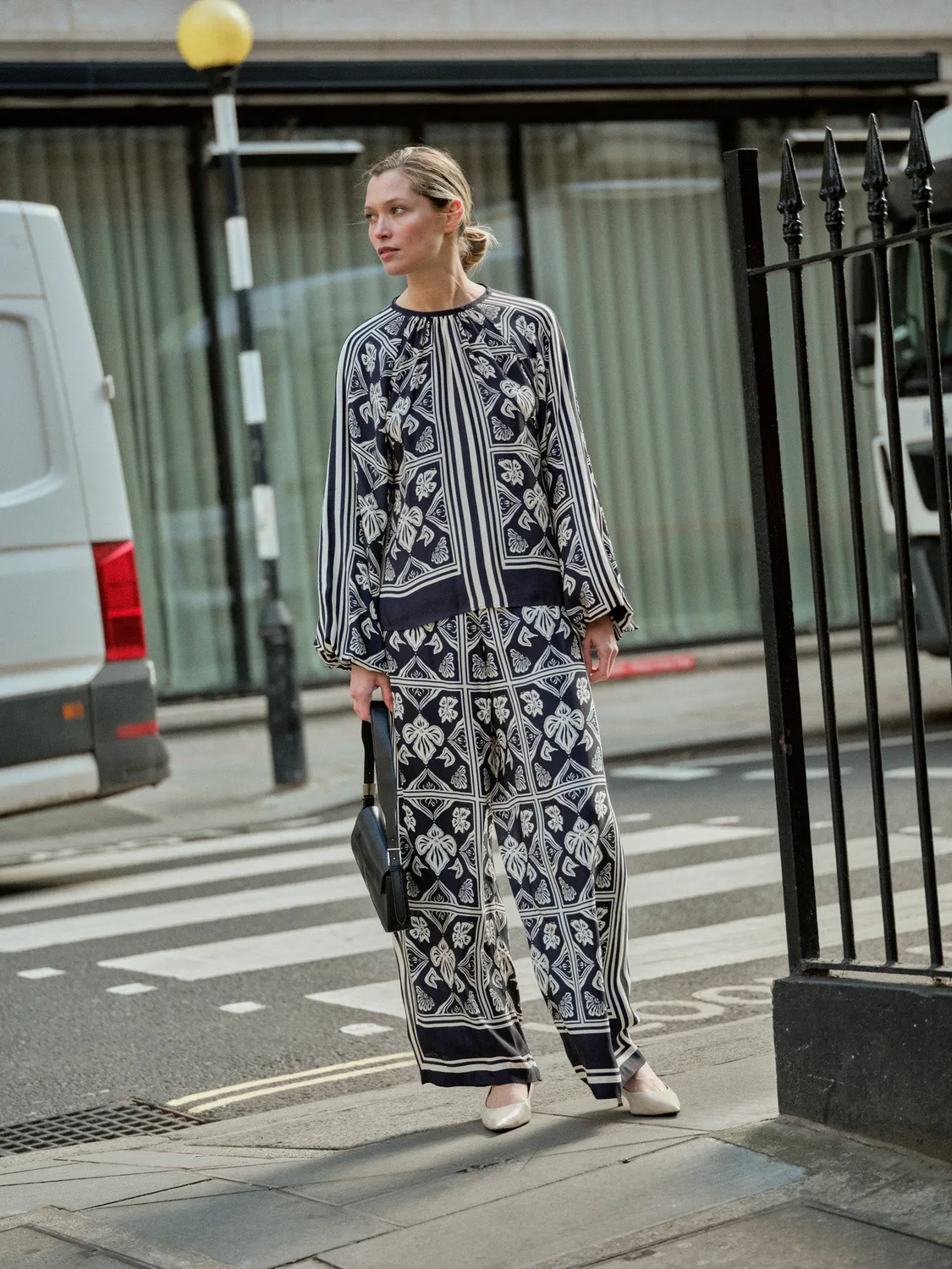 Mos Mosh MMMeasa Linocut Hose Navy M Print weit