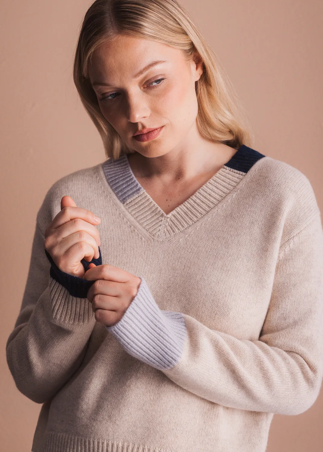 Senatex Merinopullover V-Ausschnitt Beige Combo Gr M