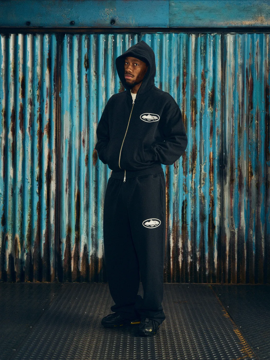 Corteiz Island Puff Print Open Hem Sweatpant Schwarz