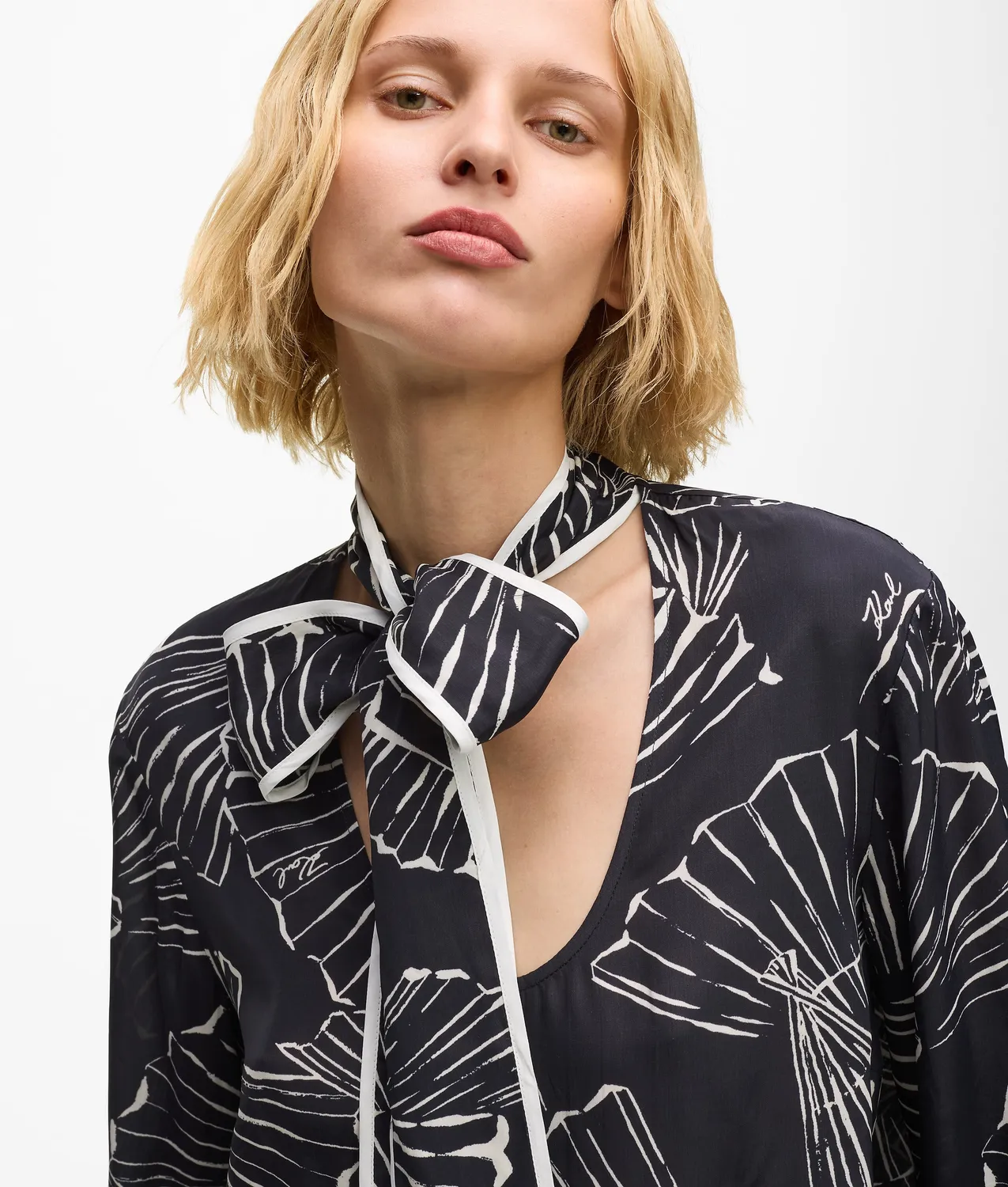 Karl Lagerfeld Fan Print Bluse Schal-Top