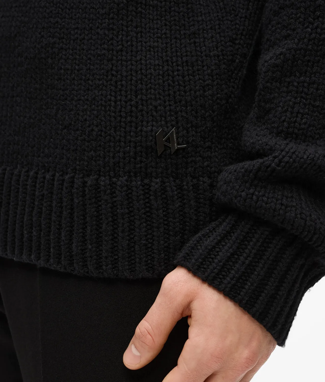 Karl Lagerfeld V-Neck Strickpullover Wolle mit Anstecker