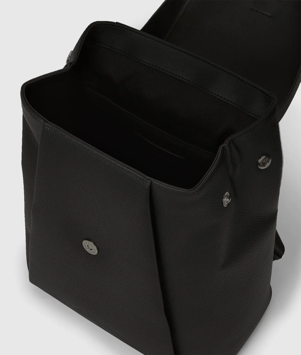Karl Lagerfeld Ikon Pebble Charm Rucksack genarbt