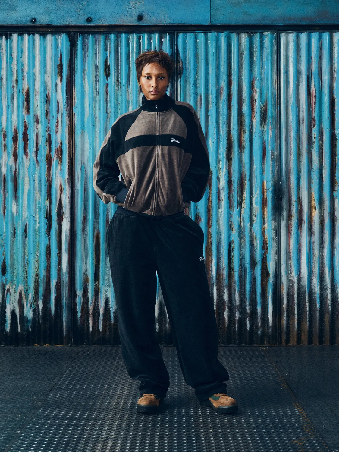 Corteiz Pista Velour Track Pant Jogginghose Schwarz Velours